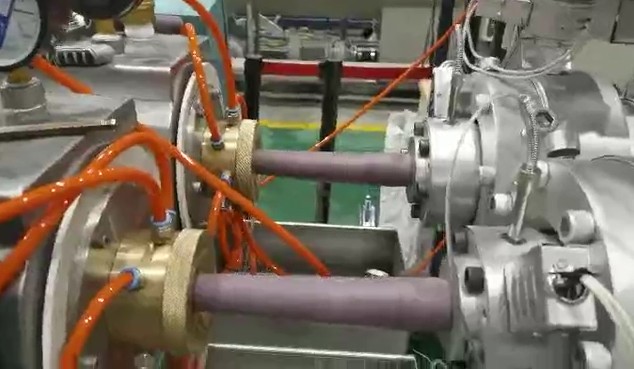 Ligne d'extrusion de tuyaux à deux supports PPR série G