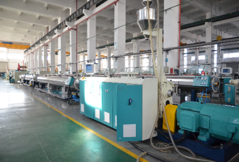 Contrôle de processus dans le processus d'extrusion de tuyaux PE