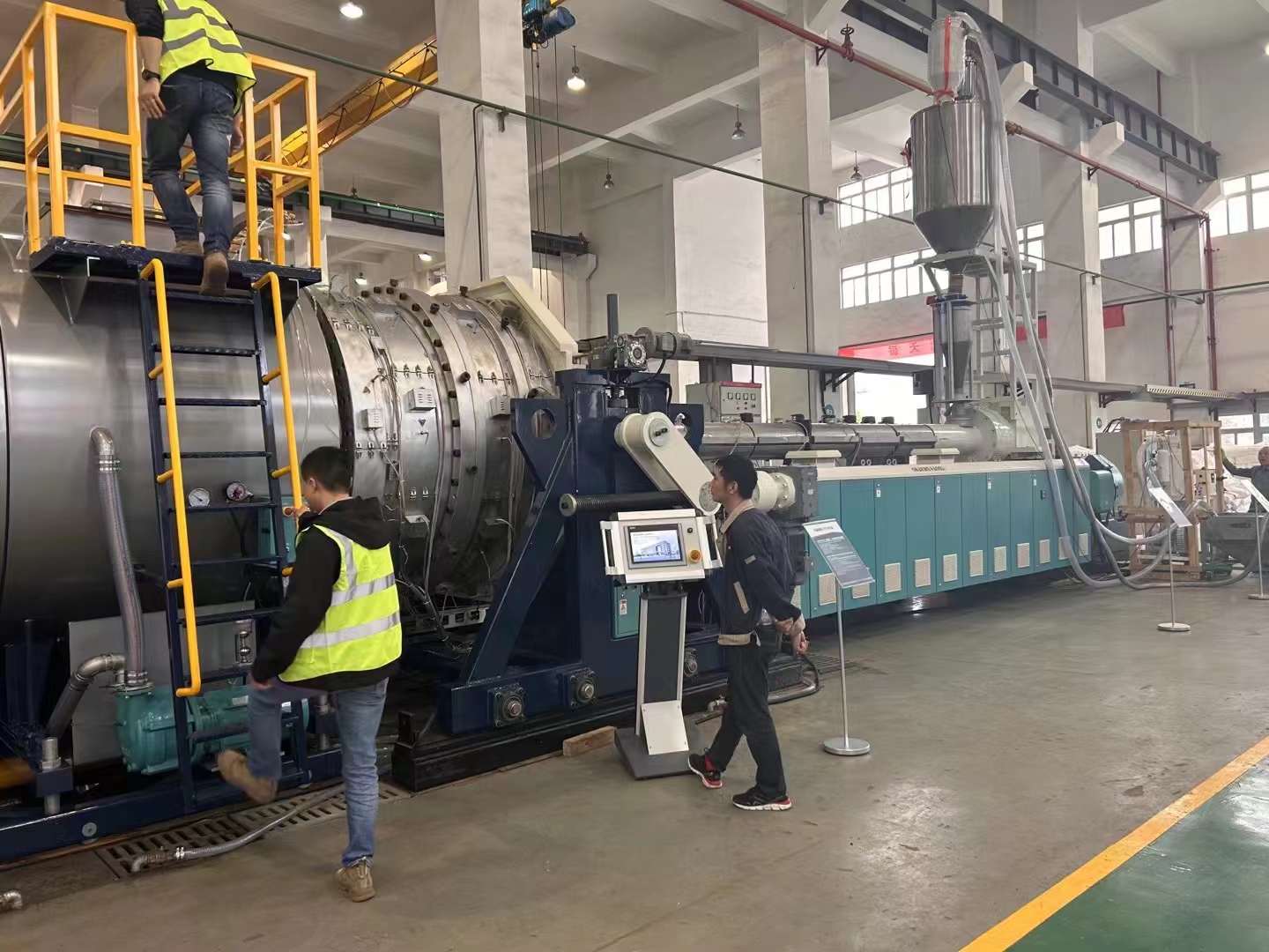 Fang Li analyse le principe, l'application et le développement de la chaîne de production d'extrusion de tuyaux