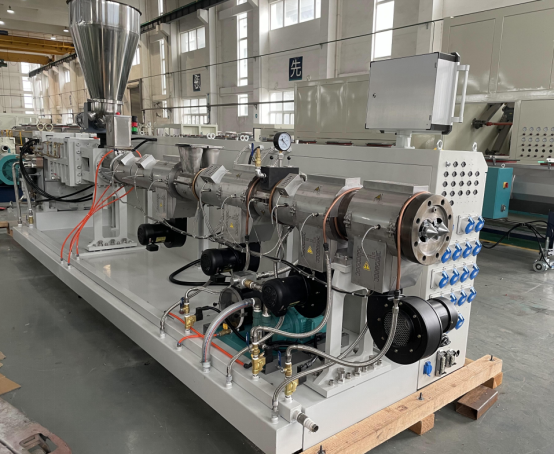 Éléments qui composent la ligne d'extrusion de tuyaux en plastique