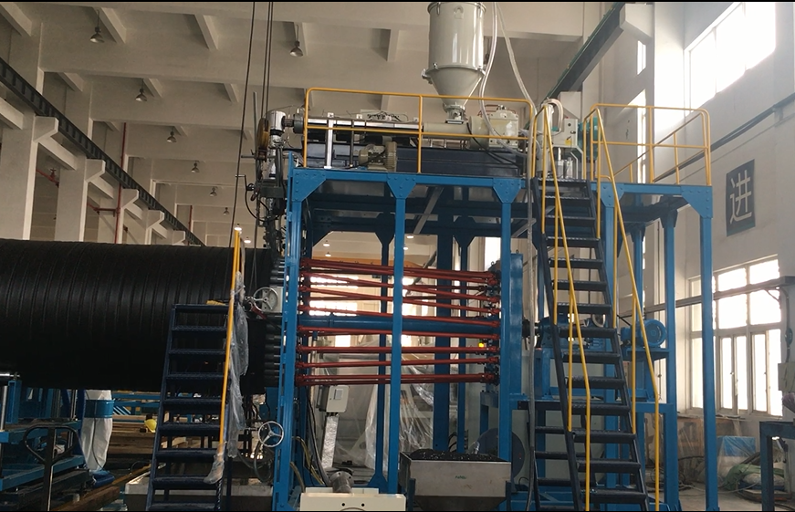 Production de tuyaux d'enroulement en PEHD de grand diamètre